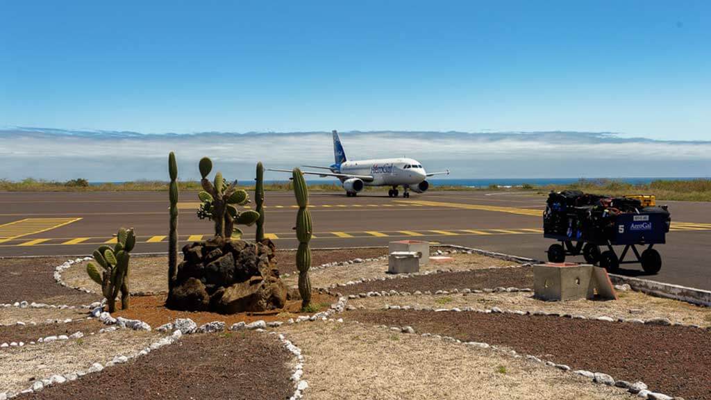 Aeropuerto de San Cristóbal — retorno al continente